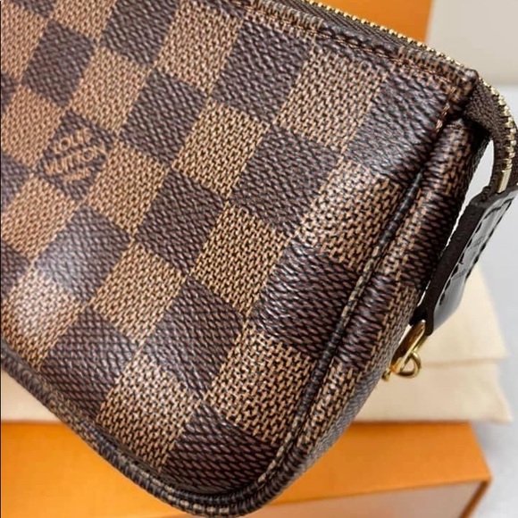 💲8️⃣2️⃣5️⃣❤️MINI POCHETTE ACCESSOIRES                in Damier Ebene❤️ - Picture 5 of 16